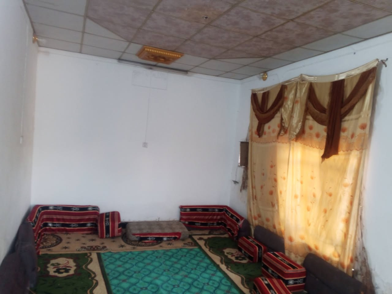 بيت للبيع زراعي حي الملاين
...................................

تفاصيل 

مساحة 300م

غرفتين+صالة+مطبخ+براني+صحيات+حديقة+كراج سيارة 

خدمات شارع مقرنص عرض 10متر ماي وكهرباء ومجاري 

سعر البيت 35 وبي مجال 

الاستفسار مراجعة مكتب النسر الذهبي للعقار 

***********
