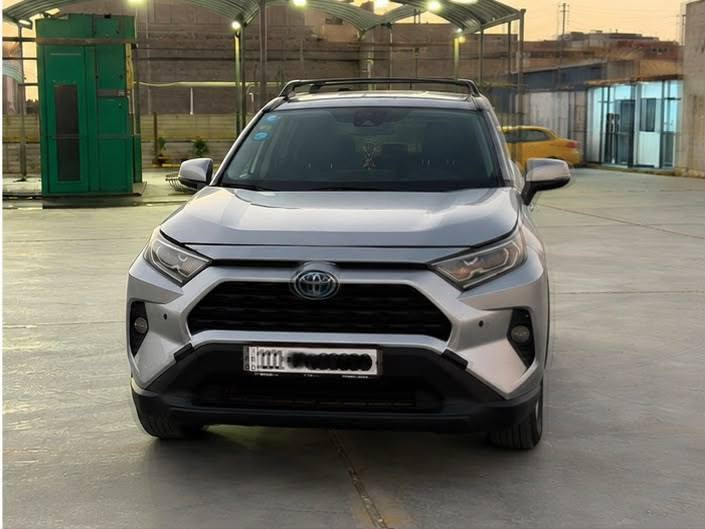 راف4 وارد أمريكي فئة XLE/ هايبرد موديل 2021/حادث أمامي تبديل البنيد مع الجاملغات الأمامية بقطع أصلية نفس اللون بدون صبغ السيارة بأسمي..رقم بغداد السعر/195//ورقة..مكان السيارة الرمادي..للأتصال والإستفسار..***********
