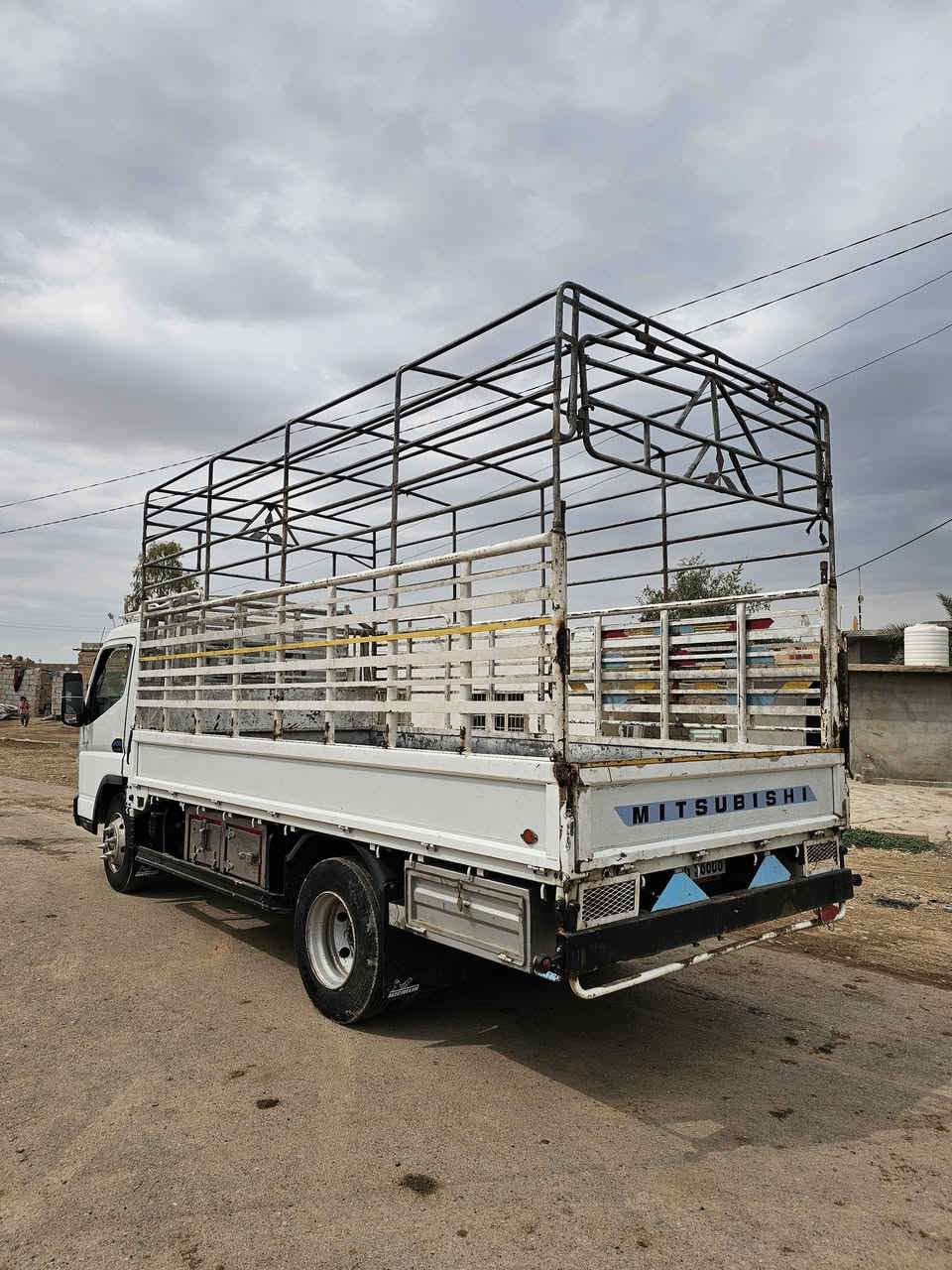 سلام عليكم كنتر سليمانيه مدييل ١٦
تخم تاير محجر بوري جادر برموده وشتوي هم موجود 

سياره بيه ضربه بل قماره كير مكينه اكسل شاصي جديد

تحويل ثاني يوم 

سعر 188 بيه مجال 

استفسار ***********
