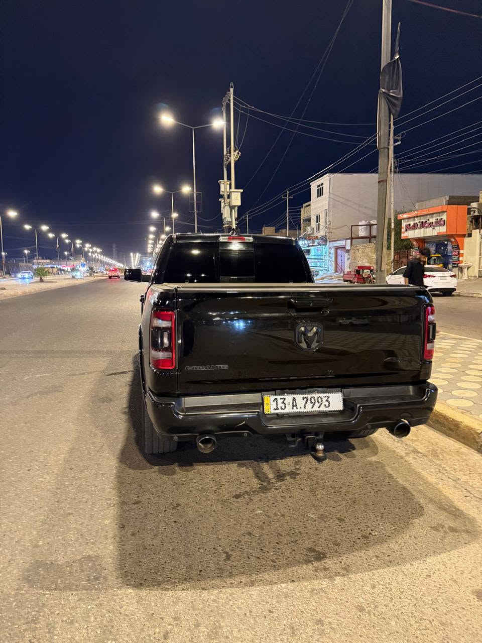 السلام عليكم
2019
* الفئة: Laramie
* المحرك: HEMI V8 سعة 5.7 لتر
* القوة: 395 حصان
* ناقل الحركة: أوتوماتيك 8 سرعات
* نظام الدفع: 4×4 (إذا كانت سيارتك دفع رباعي)
* المقصورة: جلد فاخر
* المقاعد الأمامية: كهربائية مع تدفئة وتبريد
* المقود: جلد مع تدفئة وأزرار تحكم
* الشاشة: Uconnect قياس 12انج * يدعم: Apple CarPlay وAndroid Auto
* نظام صوتي ممتاز
* كاميرا خلفية
* حساسات أمامية وخلفية
* تشغيل بصمة (Keyless Entry & Push Start)
* تشغيل عن بُعد (Remote Start)
* مكيف أوتوماتيك ثنائي المناطق
* مثبت سرعة
* إنارة LED أمامية وخلفية
* مرايا كهربائية قابلة للطي
* جنوط ألمنيوم 20 إنش)
* صندوق تحميل واسع مع باب خلفي مساعد على الفتح والإغلاق
* قدرة سحب عالية تناسب القوارب والكرفانات والمقطورات.
* السيارة كلين تايتل بدون اي ضرر
* اللون اسود ماشية 160 الف
* للاستفسار عن السعر الاتصال ع الرقم *********** اتصال فقط
