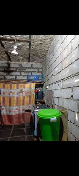 سلام عليكم بيت زراعي مساحه 350 يتكون من غرف العدد 3ثنين داخليات وحده خارجيه ودوانيه وصالات ثنين ومطبخ وصحيات منفرده ستاره مابي  مااء ومجاري وكهرباء  مكان ناصريه نزله لبوابه القديمه حولي جديد خلف حسينيه ال مرتضى  سعر 50بي مجال
 الانتصال على صاحب البيت ***********0
***********
