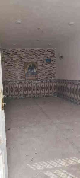 229
دار للايجار  (200 متر) شارع الصب خلف البانزين خانه الغدير 
السعر الايجار 225 الف 
يحتوي على طابق واحد
 غرف2   مطبخ   صاله   ، استقبال
خزان   سخان   ماطور. خط مولد 
ـــــــــــــــــــــــــــــــــــــــــــــــــــــــ
بيت نضافه وسط
الارضيه صب كلوله من طرف علي علي امانه ابو فاضل  
للاستفسار ..***********
***********
