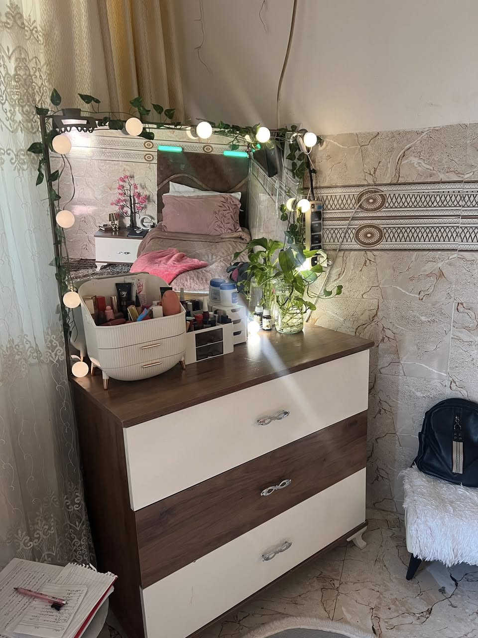 السلام عليكم ..غرفه نوم نفر نضيفه بدون كسر بس باب كنتور واكع يحتاج تبديل سستم  سكه فوق وجوا  سلايت السعر 275ع عيب الباب  مالتها  تفاصيل ع الخاص


**إذا كنت صاحب هذا الإعلان وتريد حذفه لأي سبب، رجاءا أرسل رسالة إلى الدعم الفني**