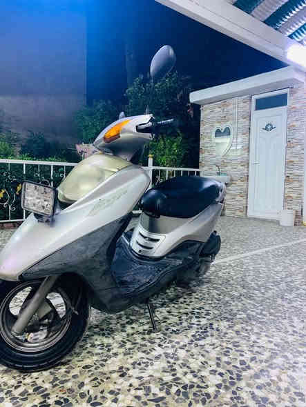 السلام عليكم دراجه بريز لون رصاصي محرك 125سيسي كهربائية كله شغاله بس الشاير الدكمه خربانه دراجه كفاله من فتحت محرك ول كفر اليسره بي فطر صغير  الدراجه معروضه اب 850وبيهه مجال حك الجيه مكان بغداد
 حي اور قرب فلكة صباح الخياط الرقم: ***********
