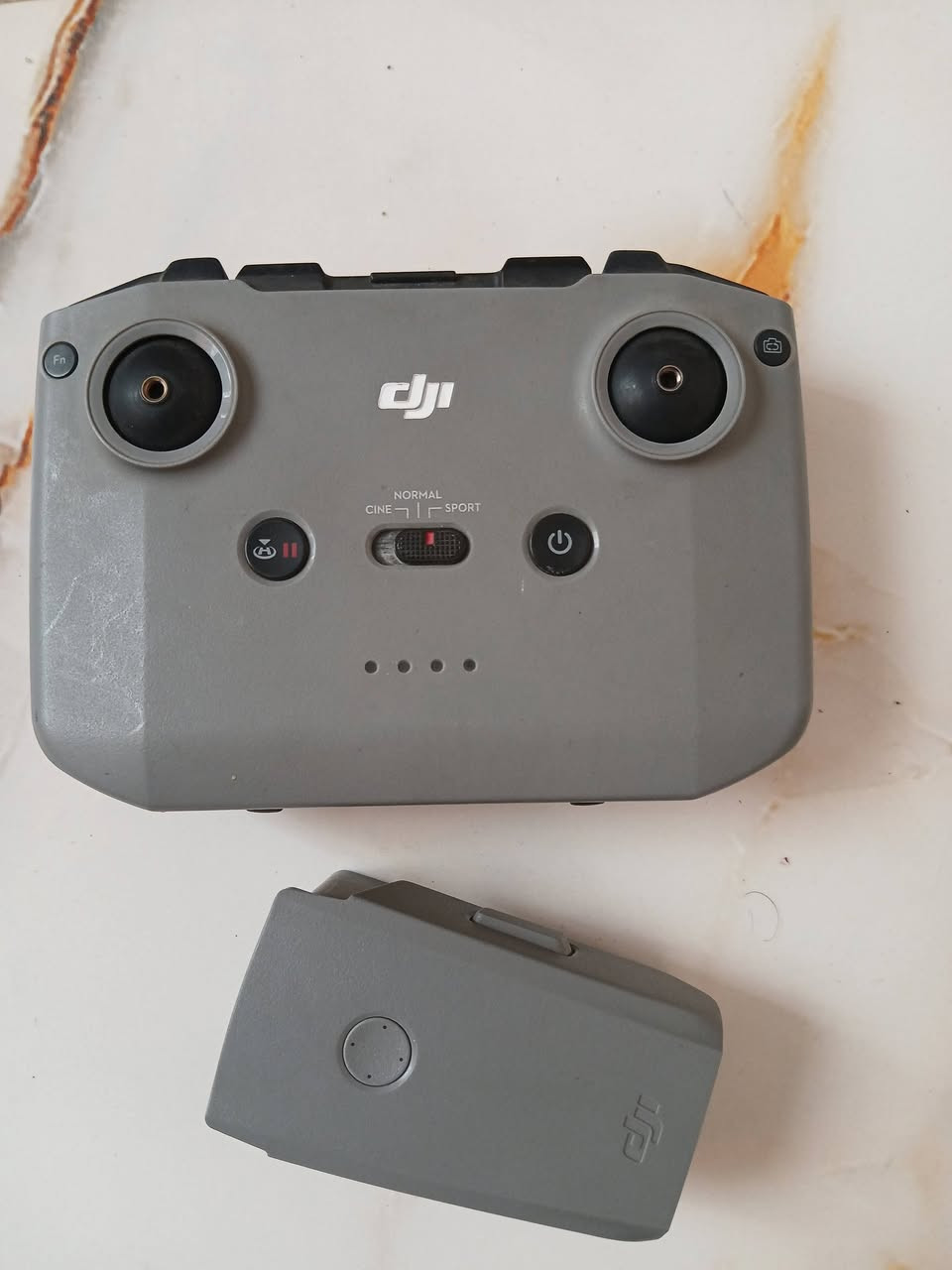 مني فور بروو مع حقيبه مدرعه 
مني  ثري العادي 
بطاريه اير ٢ اس الاصليه 
جوستك عادي 
الأسعار خاص او الإتصال برقم ***********6
توصيل حله النجف كربلا فقط
