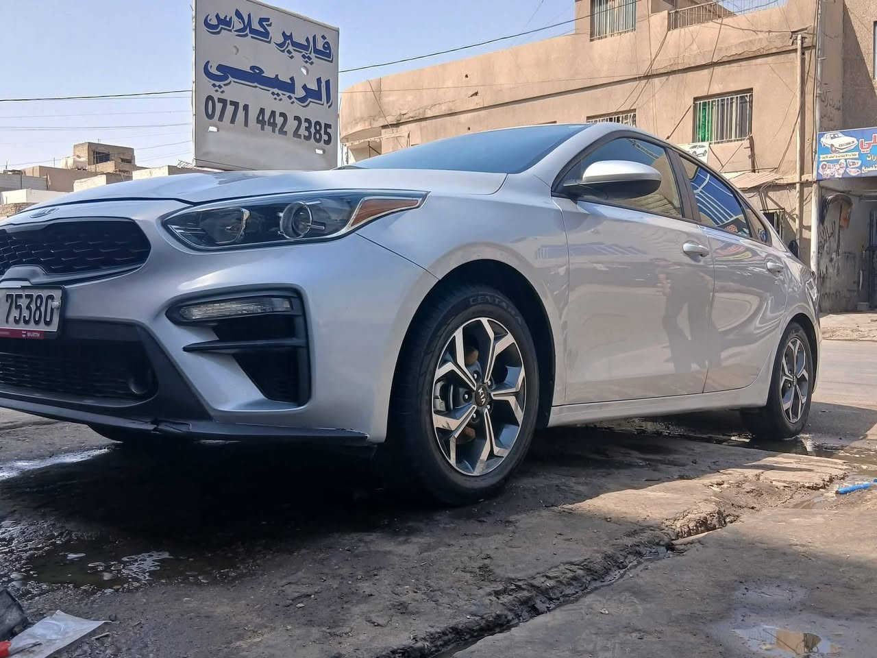 سلام عليكم اخوان كيا فورتي  موديل ٢٠٢٠ رقم اربيل بسمي هزه جديده هذاك ليوم جددتها حادثها فقط بنيد بدون دواخل وبيها ملاحظه بسيطه هنا بلعراق تبريد منضومه جديده شاد بيها تخم تاير جديد مكينه وكير خير من الله صدرها ٧٠ بلميه منضومه زنون بيها سياره السعر ١٢٠ وبيها مجال بسيط  جدآ مكاني بغداد البياع رقم الهاتف ***********
