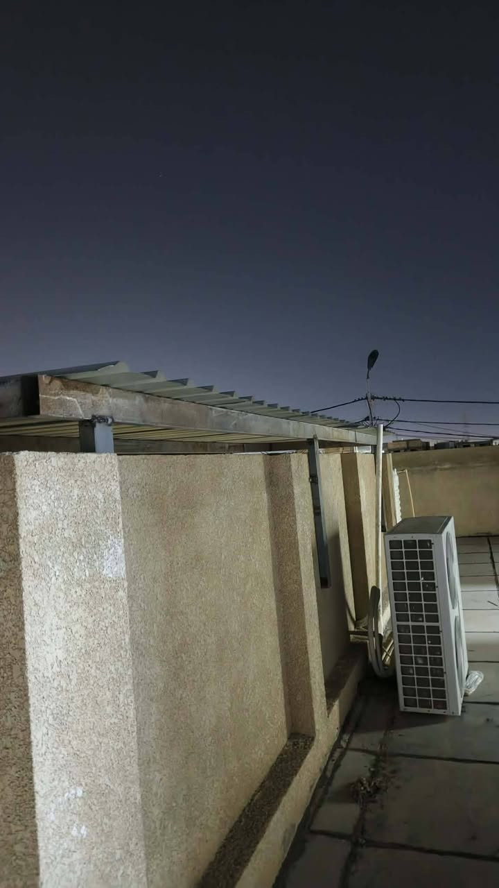 السلام عليكم عيوني اشتغل  سقايف مناور +حداد اذا تردون تسقفون مناور بيتونة او عدكم حداده حديد تركيب مفرغات و سقف مطبخ حار ***********
