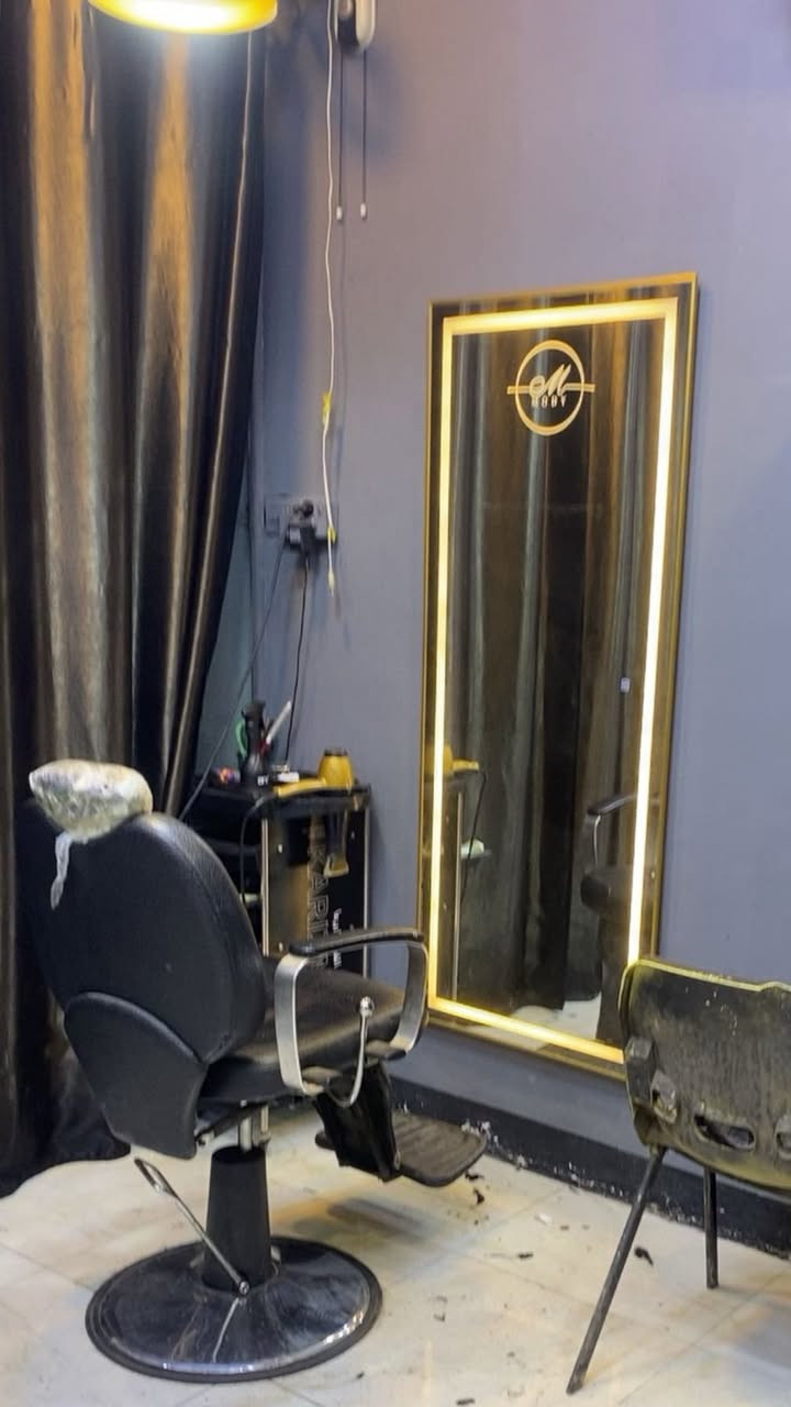 كرسين حلاقه ومرايه واحده ثلاث مودات اناره ابيض شمسي اوف وايت سعر مكان السيديه رقم *********** سعر ٢٧٥
