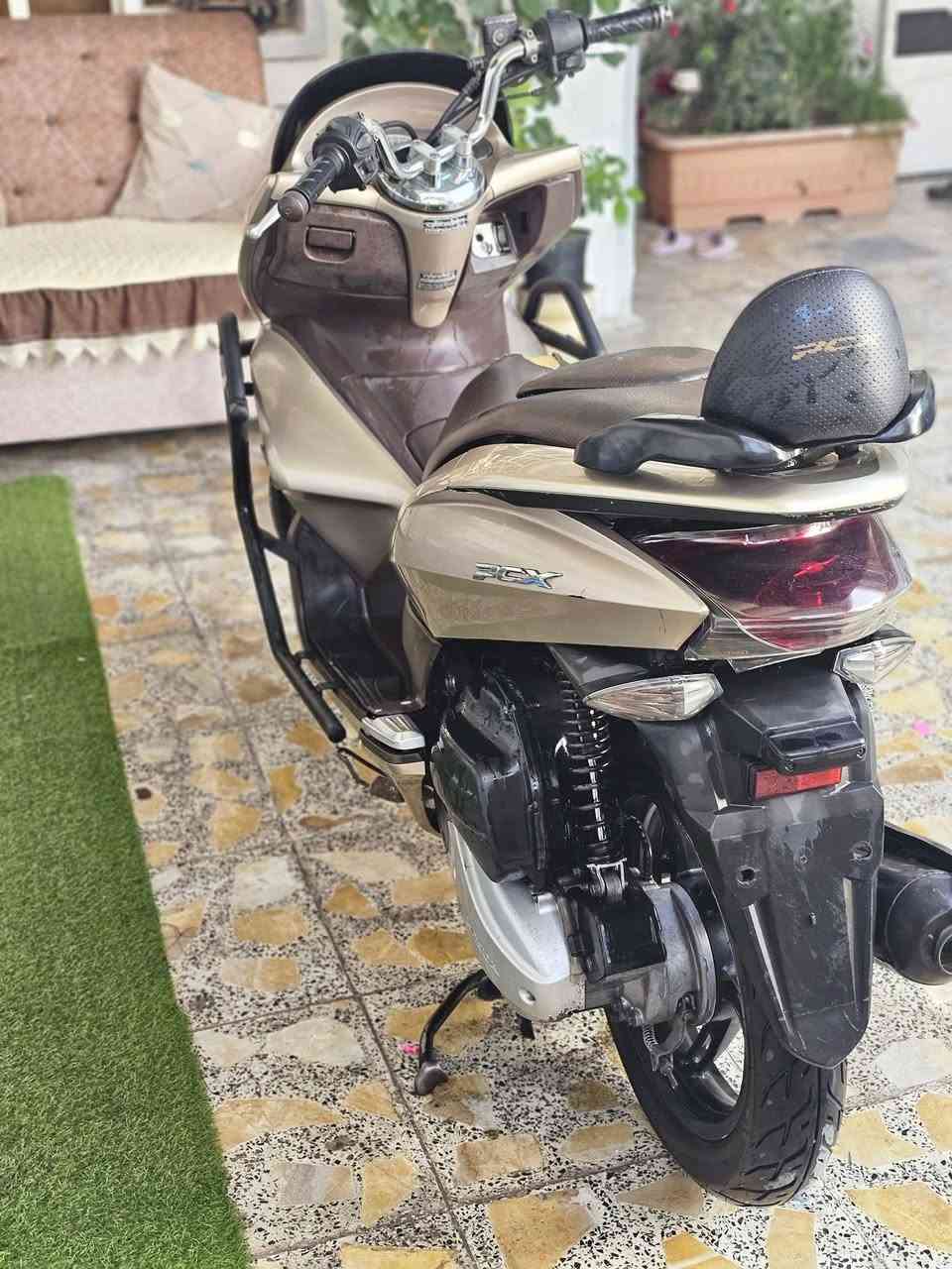 بي سي اكس للبيع مكينه ناعم كلش دراجه نظيفه وما ماشيه هواي على أيدي سعرها ١٣ مكاني حي اور 
***********
