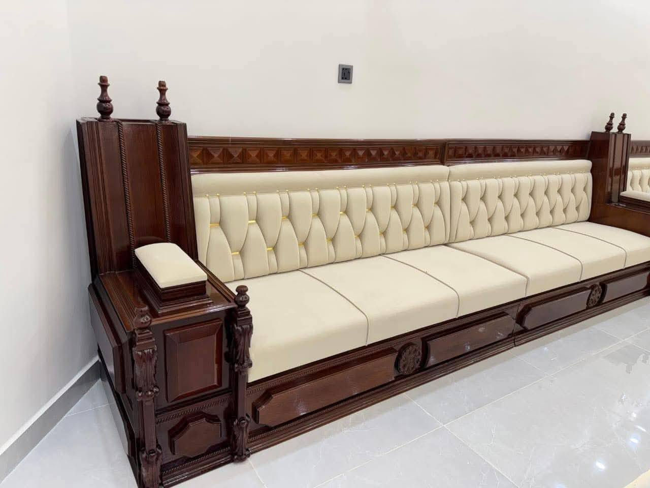 🛋️ ​🛋️ عرض الموسم: الفخامة والمتانة بـ 165 ألف فقط!
​جدد بيتكم بأحدث موديلات التخم والديوان العراقي بمواصفات "درجة أولى" وسعر لا يقبل المنافسة.
​✨ لماذا تختار منتجاتنا؟
​الهيكل الخشبي: مزيج من خشب الجاو والروسي الأصلي لضمان القوة.
​القاعدة: بلوك أسود سمك 18 ملم (تحمل عالي جداً).
​الحشوة: إسفنج مميز (ضغط عالي) لراحة تدوم طويلاً.
​القماش: أرقى أنواع الأقمشة التركية بألوان وملمس عصري.
​🛡️ ضمان حقيقي
​نحن نثق بما نصنع، لذلك نقدم لكم ضمان لمدة 15 سنة على كافة الموديلات.
​🚚 التوصيل؟ علينا!
​لأهالينا في النجف الأشرف، التوصيل مجاني تماماً حتى باب الدار.
العنوان نجف سايدين نصر ميلاد معرض تبارك الرحمن *********** 
ما عليك فقط تتصل واحنة نجيك للباب ناخذ القياسات النجف, العراق
