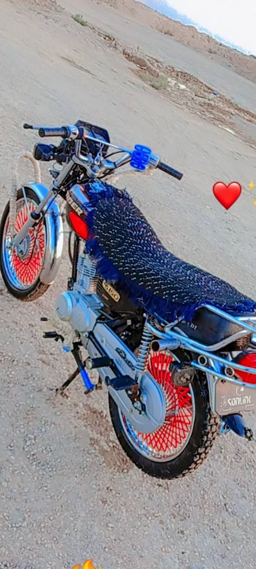 سلام عليكم دراجه تايكر للبيع موديل 2021 كهربائيات كلها شغالة دراجه نضيفه احلا من الصوره محرك خير من الله مناقصها اي شي اوراق كامله مكاني ديالى دلي عباس شروين 
اي استفسار اتصل هـ***********
