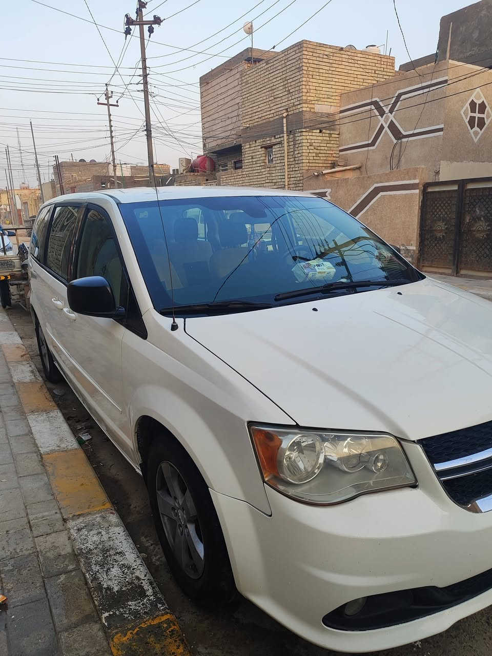 السلام عليكم
دوج كرفان موديل 13 رقم مثنى اجرة كير ومحرك جديدات شادهن سنويه باسمي لل29 تدفئه تبريد كله شغال دوشمه وكاعيه جديدة حداديه نص عمر السيارة مصبوغه عام لغرض تبديل الرقم اجرة مكان السيارة كربلاء 
***********
