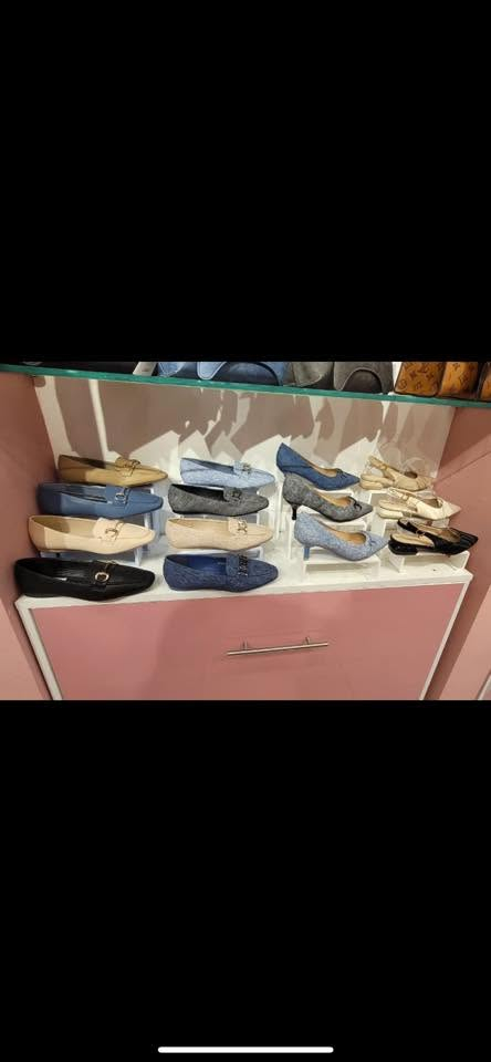عدة محل أحذية وحقائب للبيع 👠👜
 • 300 زوج أحذية (كعب وموديلات)
 • 90 شحاط صيفي
 • 10 حقائب جديدة
 • كابينات + مكتب + مراية + جهاز كاشير+ استاندات

جاهزة لفتح محل فورًا

الموقع: بغداد

للاستفسار  ***********
