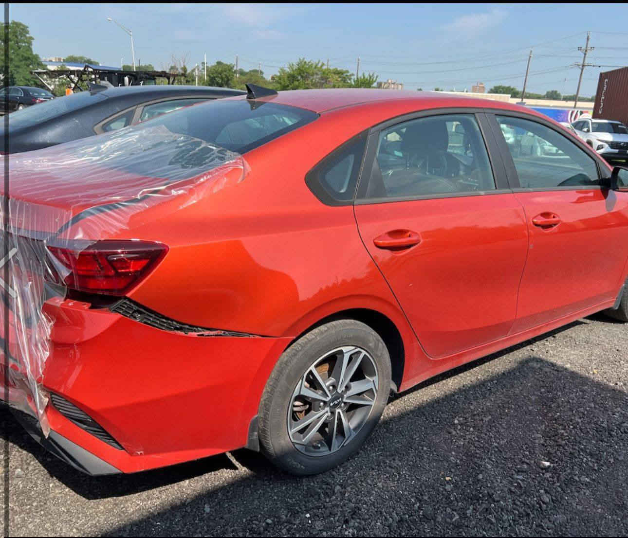 السلام عليكم
فورتي موديل ٢٠٢٣
لون مشمشي محرك ٢٠٠٠ وارد امريكي رقم بغداد وبأسمي ماشيه ٣١ سياره نظيفه جدا مناقصها شي حادثها خلفي وبيها بارد بلبنيد وصور الحادث مرفق مع المنشور  مكاني بغداد الحريه الاتصال على الرقم *********** السعر 158
