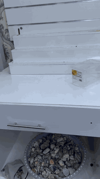 سلام عليكم 
متوفر ميز عدد 4 كل ميز يحتوي ع 3 مجرات
ارتفاع 1 متر نزال 80 سم العرض 240 سم  
السعر مناسب يتواصل واتساب  ***********
