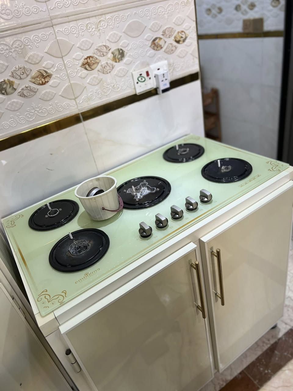 طباخ غاز زجاجي مدمج (Built-in Hob) من شركة امبليوم.
مع كاونترحطاطة  او بدون كاونتر 
للبيع مستعمل شهر فقط 
نظافة فول للاستفسار خاص رجاءاً


**إذا كنت صاحب هذا الإعلان وتريد حذفه لأي سبب، رجاءا أرسل رسالة إلى الدعم الفني**