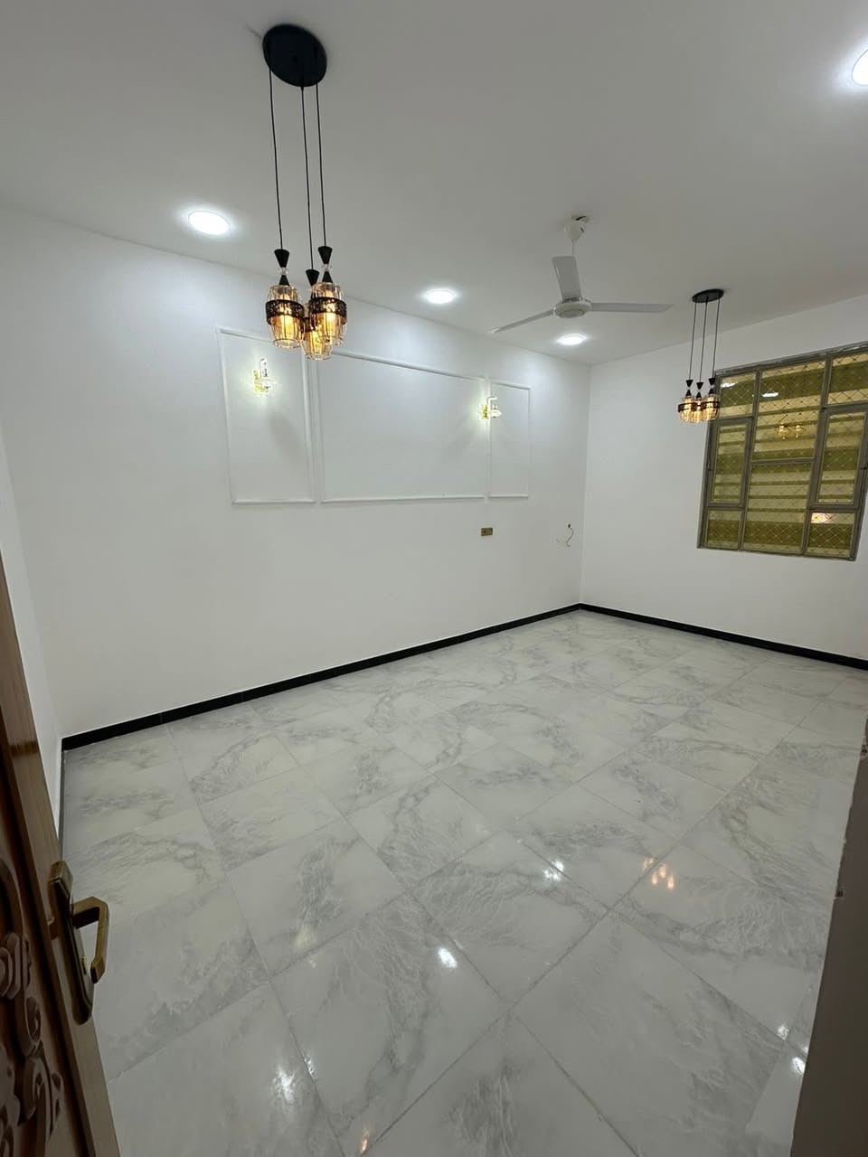 احبتي توفر دار 200 متر مقابل الصناعية منطقة كوت ثويني 
((***********))
موقع جدا راقي والبيت ركن السعر(( 125 وبي مجال))
يحتوي على 3 غرف  وحدة طابق ثاني وديوان 
وصالة ومطبخ وصحيات داخلي خارجي وكراج كبير 

#مشاهيرفيسبوك #مشاهيرتيكتوك #جنس_العقار #العقارات #البصرة #مشاهده #العالية #الجمهورية #بريهه #الجزائر #الجزيره #العباسية #الجنينة #الجبيله #الابلة #الطويسه # #الوفود #المطيحة #الفاو #السيبة #شعبالصينيمالهحل
