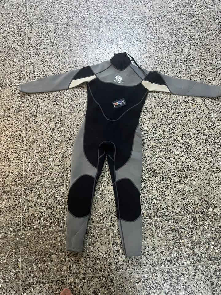السلام عليكم 
بدله خوص للبيع مستخدمه شي قليل جداً تلبس وزن من 65 وجوه متوفر توصيل جميع محافظات العراق للاستفسار الاتصال على الرقم ومتوفر واتساب : 
***********
