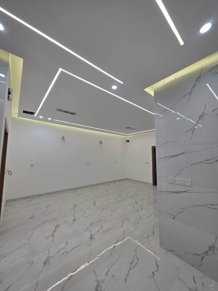 بيتان متجاورتان جديدتان صفر غير مسكون   للبيع
طابو_باسم شخص واحد للبيع 

مساحة كل البيت ١٢٠ متر

🌷🌴 مواصفات (نظام دكت مركزي |نظام الكاميرات | سقوف المغربية | استربول)

يتكون البيت من الطابقين طابق الاول يحتوي على (غرفة الضيف/غرفة النوم /مطبخ بارد و حار/ صحيات/هول داخلي/كراج )

اما الطابق الثاني يحتوي على (غرفتين نوم/صحيات/حوش خارجي)

علما بناء البيت من المواد درجة اولى 

موقع تسعين / بداية حي البعث قرب مدرسة حمزة بن عبد المطلب 

للسعر و الاستفسار اتصال على الرقم 

او كتابة كلمة تم ليصلك السعر

***********☎️
