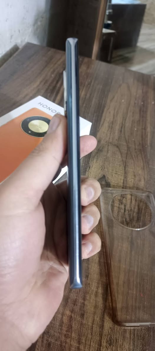 السلام عليكم هونر اكس9بي 
جهاز ذاكره 265 العشوائيه12 الجهاز نظيف جدا بس قرص الكامره مبدل مابي اي مشكله مكفول السعر180 ماعندي توصيل
مكان بغداد حسينيه الراشديه رقم ***********
