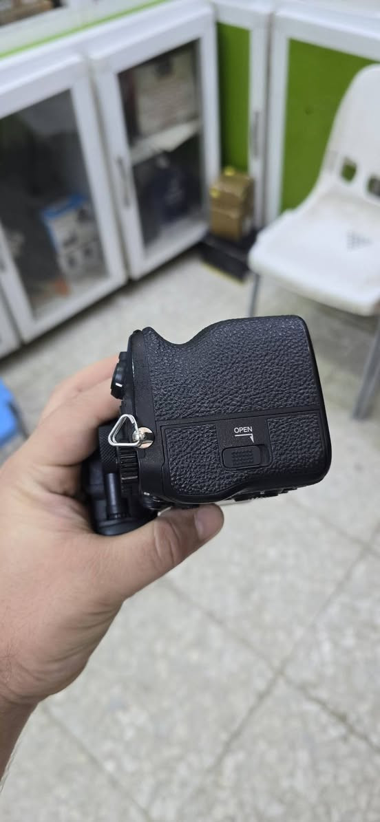 سوني A7IV مع 85 فتحه 8
نظافه 99% كامل ملحقات اصليه كارتون
سعره كامله مليونين و750الف 
مكاني بابل 
***********
***********

