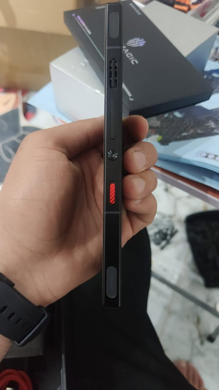 ريد ماجك 9 برو جهاز بل كارتون بعده ما مشتغل
ذاكره 256 العشوائية 12
نسخه 5G
ولا مره مشحون 
مكاني زعفرانيه 
***********
السعر 825 بي مجال بسيط
 جهاز غني عن التعريف
