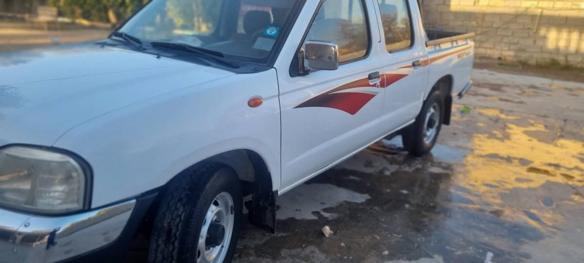 السلام عليكم للبيع نيسان ٢٠١٣ ماشية ١٩٠
بيها بابين عكس السايق بارد السعر ١٤٠ 
 بسمي للاستفسار الاتصال على الرقم  *********** العنوان صلاح الدين
