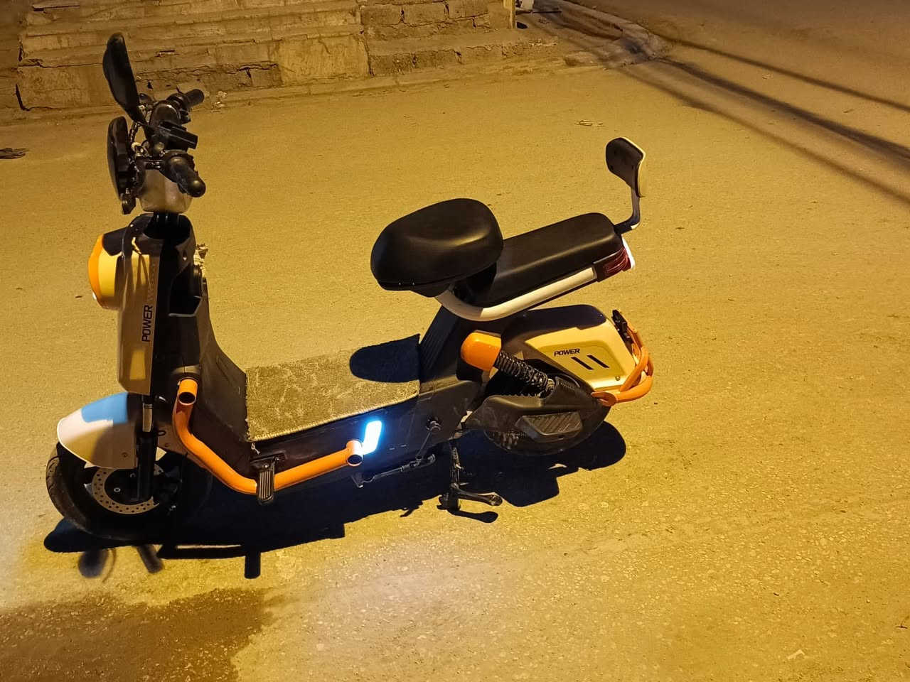 دراجة شحن لبيع حجم ١٦خمس بطاريات مال شركة مكاني نجف حي العسكري للتواصل معه هذا الرقم ***********
