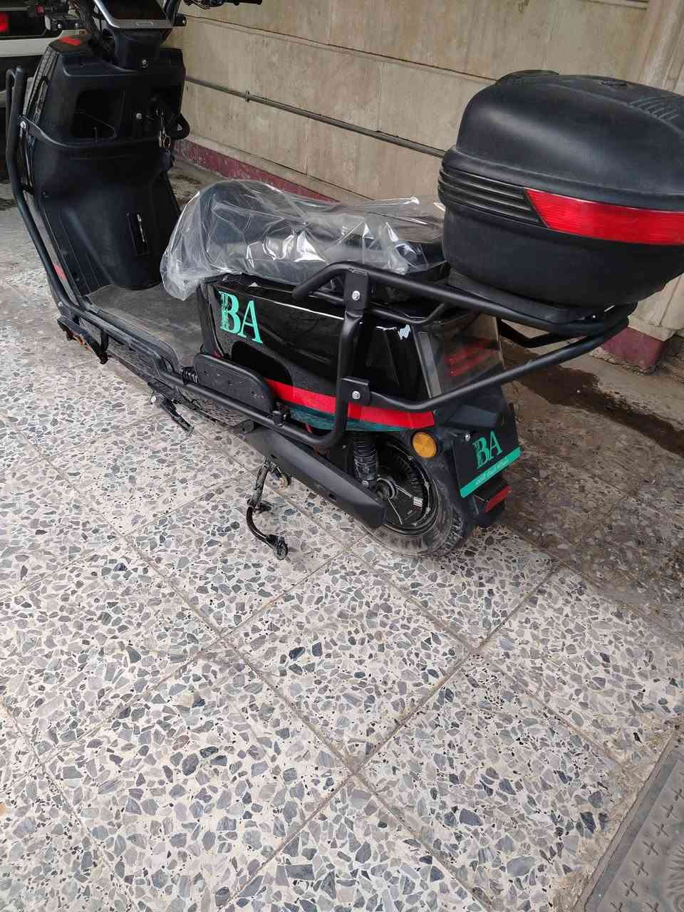 السلام عليكم للبيع دراجه شحن نوع سكنس مدرعه موديل 2025
6 بطاريات32 أمبير 
3سرع
سرعه 85
نضام بارك
نضام بك
شاحن تلفون
ملف 2000
وصل الشراء موجود
السعر 650 وبيه مجال
مكانك بغداد الجديدة
***********
