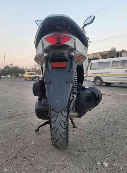 السلام عليكم شباب دراجه جيل الأول موديل ٢٠١٦ الدرجه ماشيه ٤٥ مكفوله كفاله عامه حجم المكينه ١٥٠ الاستفسار على الرقم ***********
