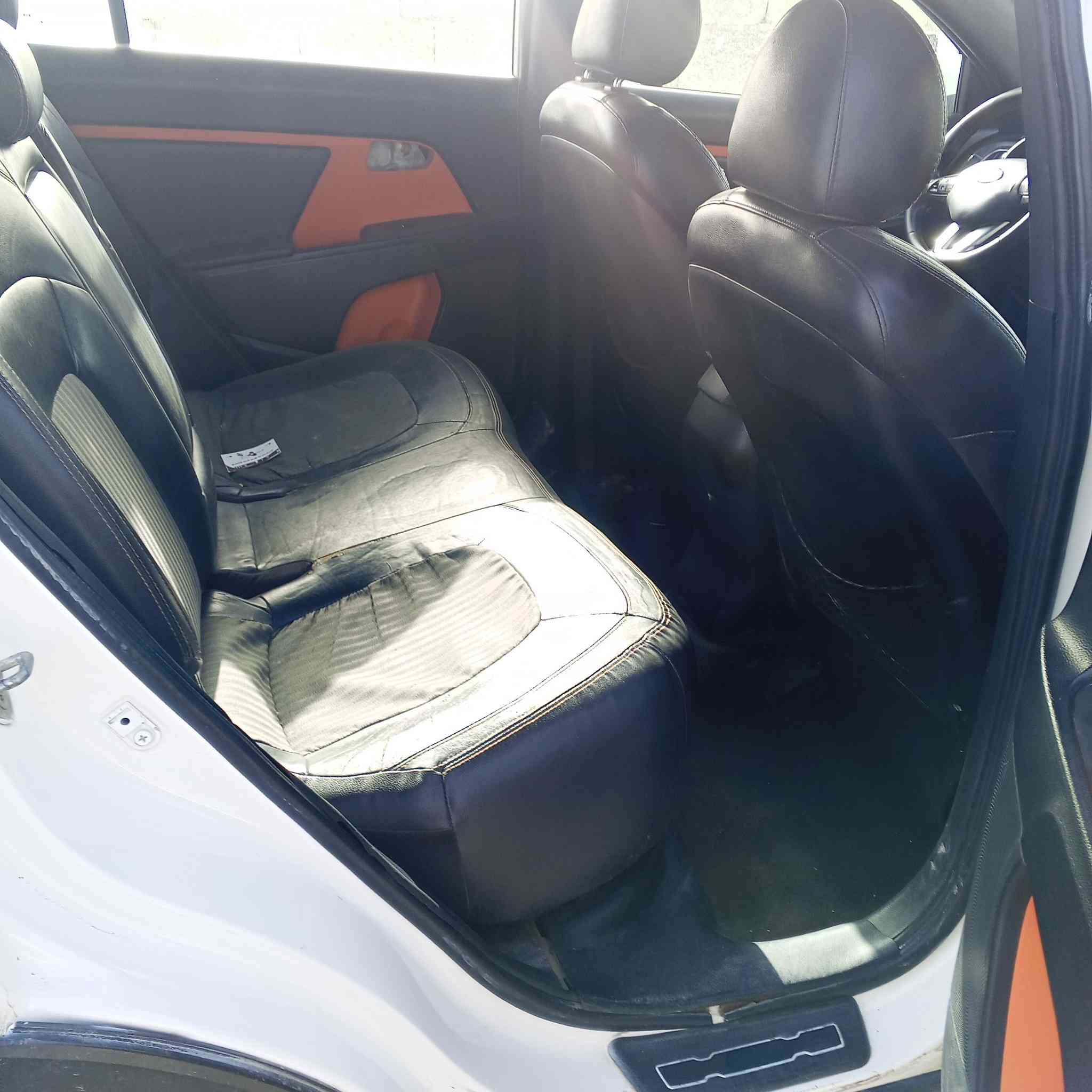 السلام عليكم سبورتج للبيع 2011 خليجي فول مواصفات بانوراما رقم سليمانيه جديد بسمي تحويل ثاني يوم مكينه 2000 دوش بيها رشات صبغ شواصي مكفوله سياره جديده ونضيفه وحلوه مكان كوت ***********.السعر 106 وبيها مجال بسيط
