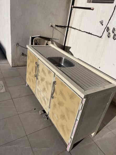 السلام عليكم كاونتر و سنك للبيع مستعملات قليل للتواصل ***********
