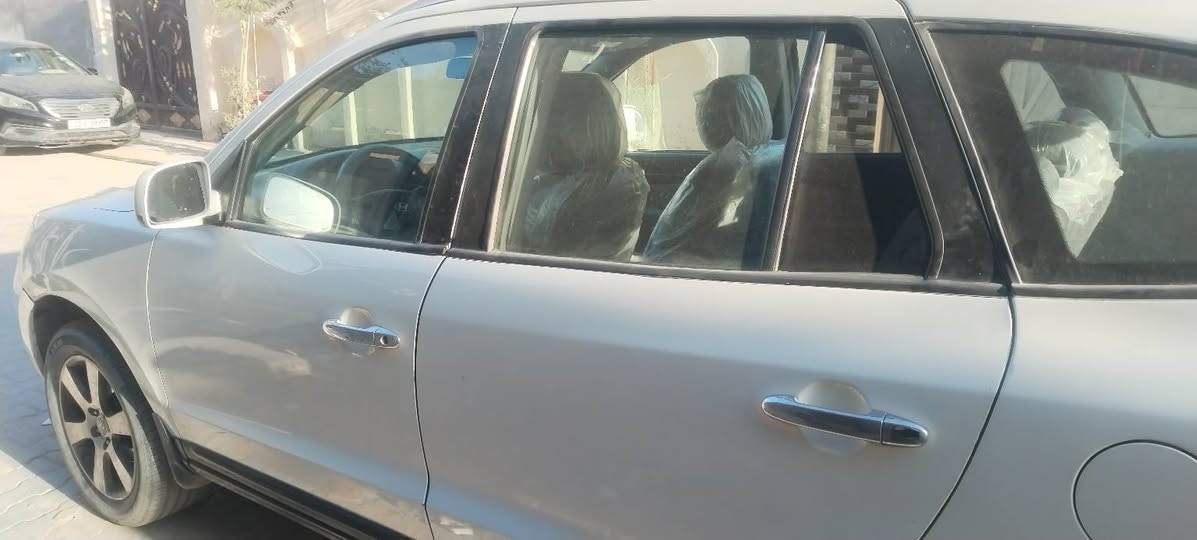 السلام عليكم سنتافي موديل 7 كير مكينه حداديه جدد مكينه 6 رقم دهوك بسم كردي تريد وكاله تريد مداور بيه كصه عركجين مصبوغه لتصال عل رقم مكلف بل نشر+***********
