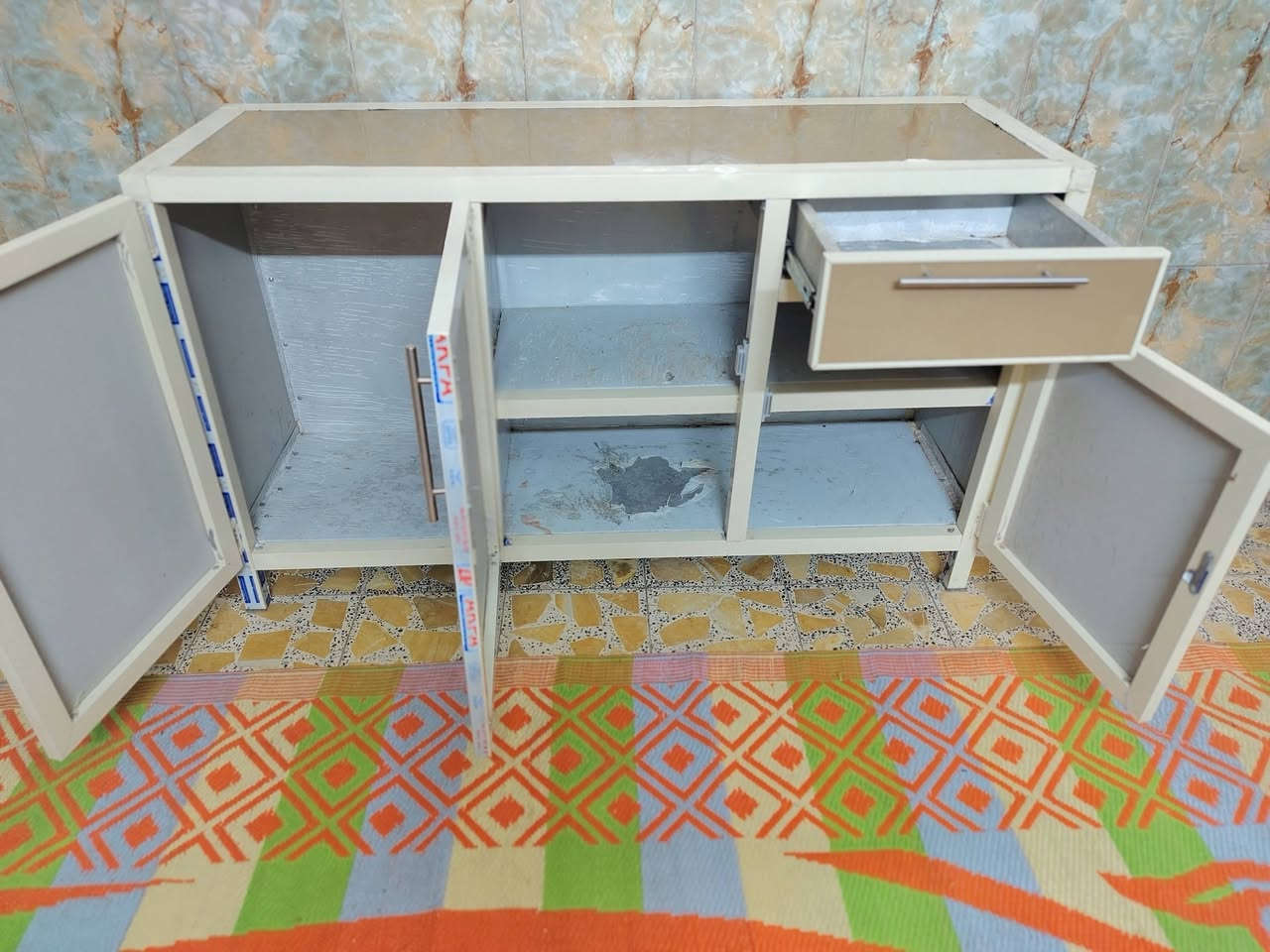 كاونتر فقط ارضي مستخدم نضيف تفصال الامنيوم مو سوكي مكان الشعب اكو توصيل بغداد فقط ***********بي واتساب
