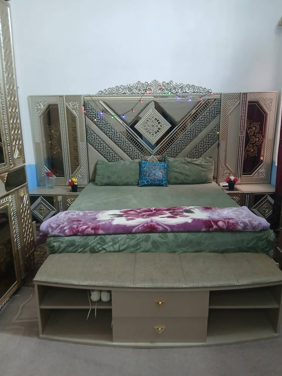 غرفه اللبيع سعر مليون قفل  غرفه جبيره وضخمه وجديده الله شهد ماخذهه مليونين وربع رقمي بي وتساب وتصال ***********
