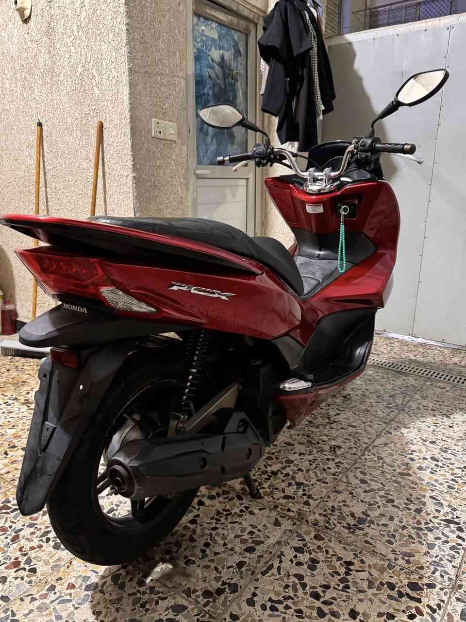 سلام عليكم PCX جيل ثاني ياباني JF
مكفوله من التاير للتاير شرط كفر ومكينه بلادي
مكينه 125 ☑️ 
حساس زدحام ☑️
حساس ستان ☑️ 
حته عدتهة مال يابان وياها
مابيه اي نقص شرط المكينه اذا مفتوحه ترجع الدراجه السعر13 وبيه مجال
مكاني الامين الثانيه رقمي *********** ماسنجر ممتواجد
