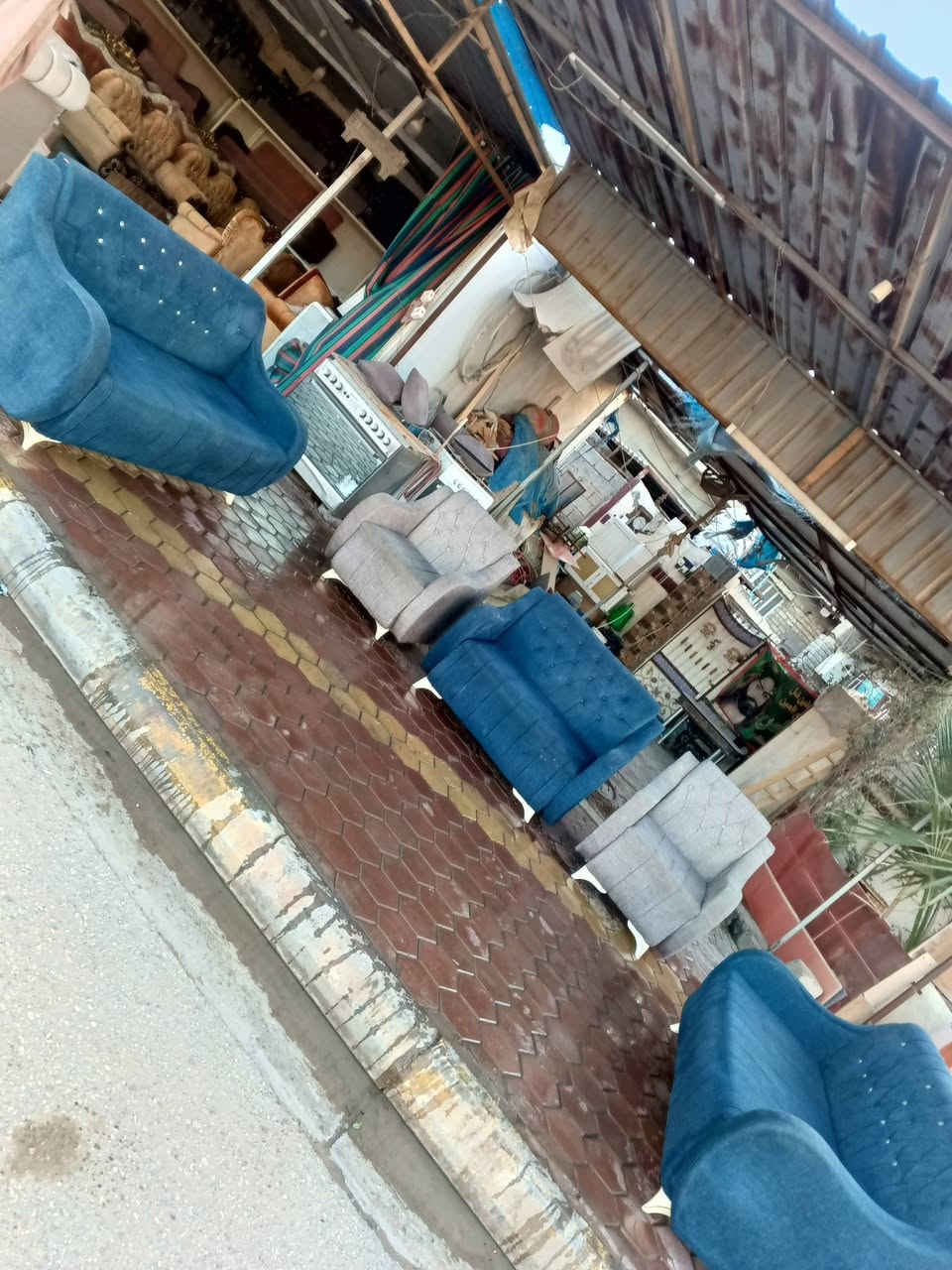 تخم عشر مقاعد مستعمل نضيف السعر 300 ألف العنوان العزيزيه منطقة باب الحاره للمراسلة *********** يوجد واتساب وماسنجر وتوصيل بل الاجره
