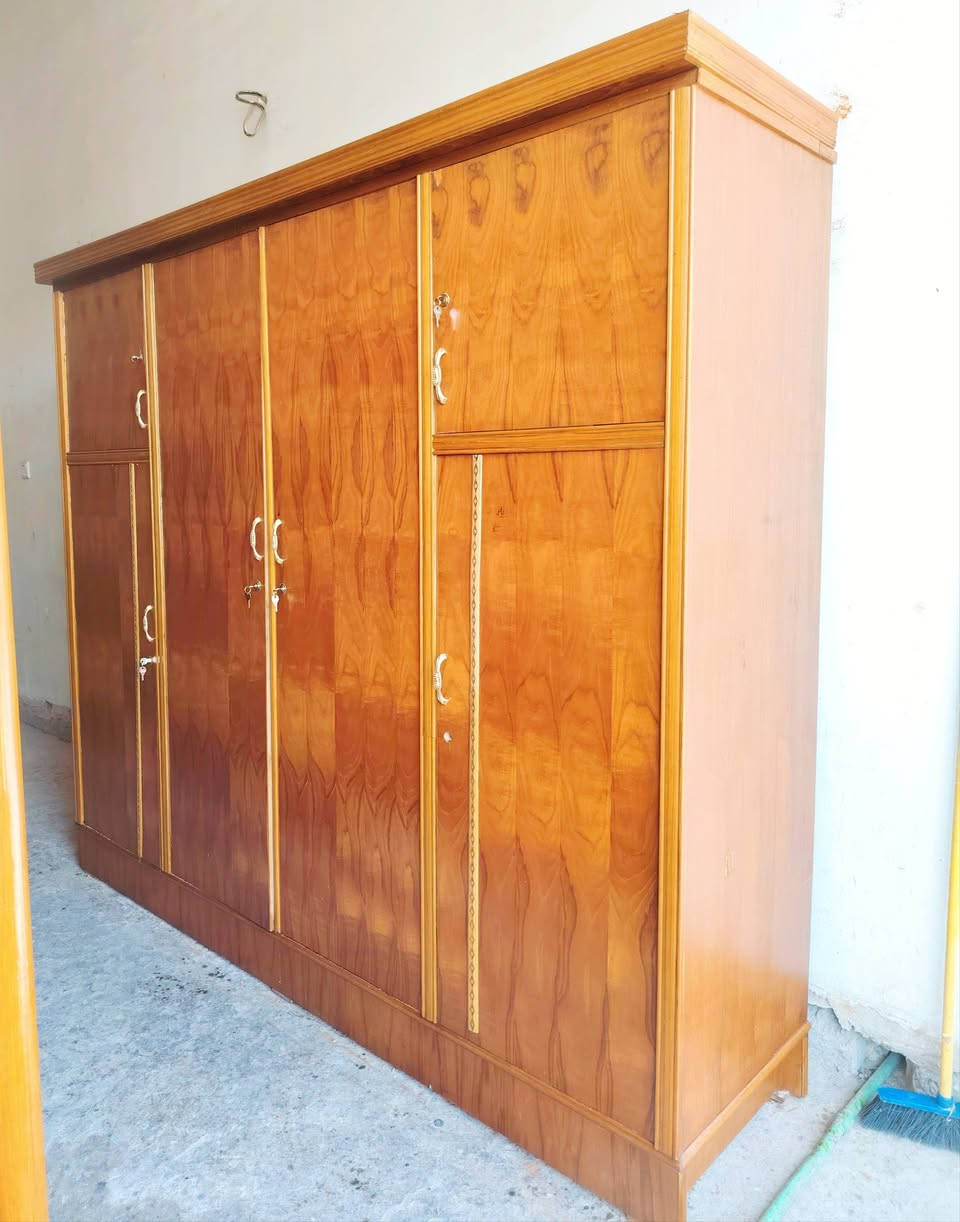 السلام عليكم كناتير مستخدمه كلمن وسعره ادخل خاص وتدلل مكاني بغداد الرقم *********** يوجد توصيل بكروه
