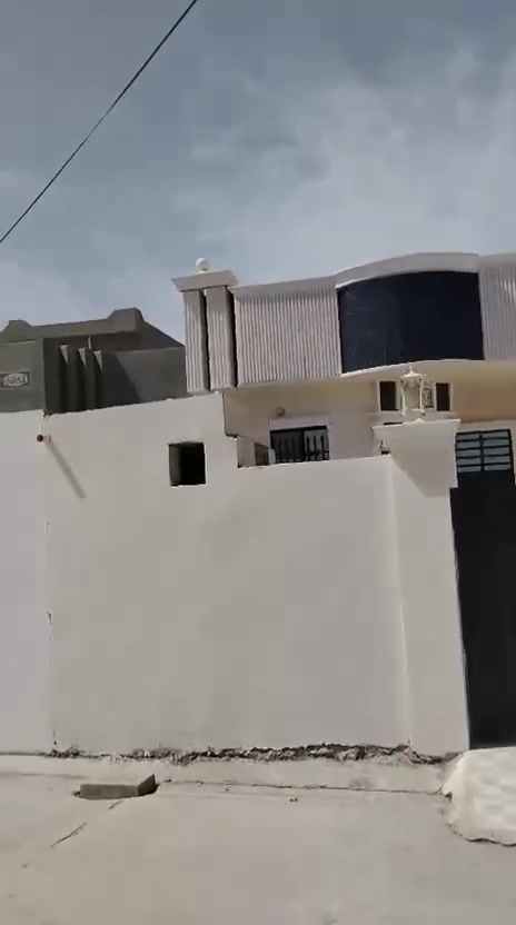للبيع دار سكن تجاوز 7×27=189م الموقع المرور خلف مدرسة اليقطين يتكون من غرفتين نوم,/استقبال/مطبخ/صاله/صحيات/حديقه/سياره تدخل /البيت فول سيراميك مغربي //السعر 65مليون بي مجال لاستفسار الاتصال على الرقم *********** مكتب عقار ابو حسن مقابل البنزين خانه
