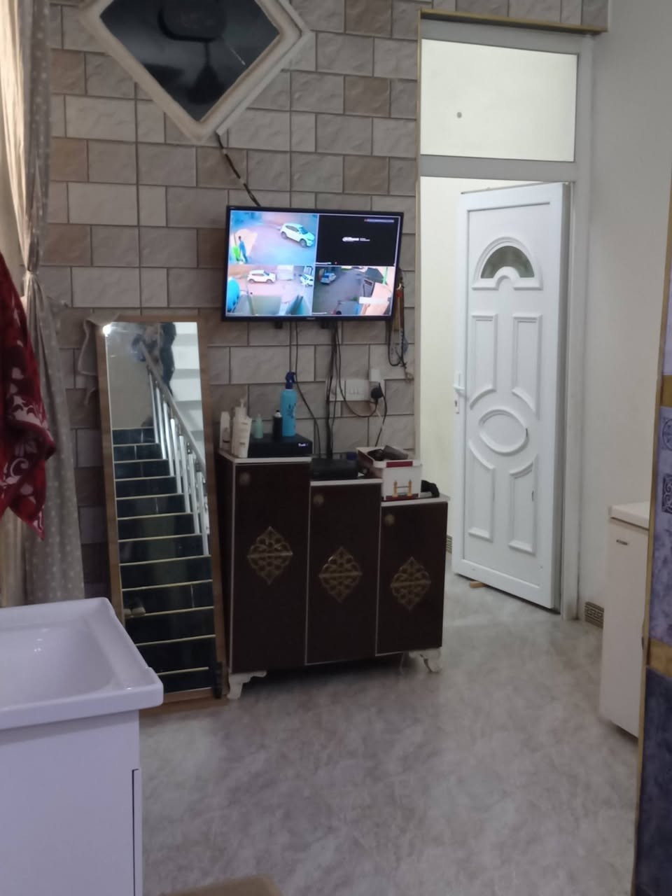 بيت للبيع ملك صرف المساحة ١٠٠متر قاطين جديد
٣غرف نوم بيت واجهه نزال٢٠ قرب جامع عمر بن عبد العزيز
السعر 95مليون استفسار خاص اتصال ***********
