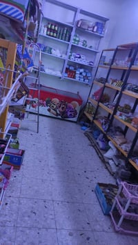 اسواق للبيع المكان بغداد حي طارق القديم  تحتوي على 6 عوارض الايكور الت...