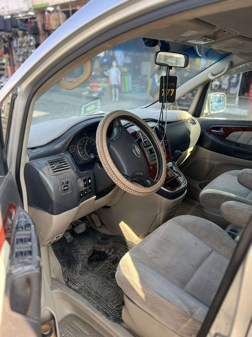 السلام عليكم تيوتا الفارد موديل 2003 رقم بصرة مشروع وطني تحويل ثاني يوم السيارة بدون ضربه قويه بيها بارد ب الجنطة وبيها مكانات صبغ ابيع صبغ حزام مكفوله من الضربه القويه ولشاصي  السيارةيرادلها محرك ابيعها على وضعها العنوان البصرة المعقل ***********
