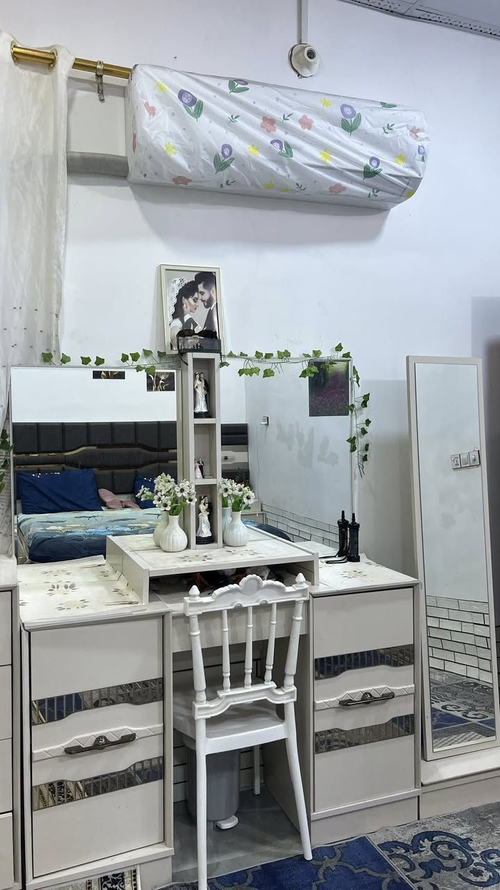 غرفه استعمال 5 اشهر فقط شكلها ضخم وعمليه 
ب مليون 250 قفل اشتريتها بمليونين


**إذا كنت صاحب هذا الإعلان وتريد حذفه لأي سبب، رجاءا أرسل رسالة إلى الدعم الفني**