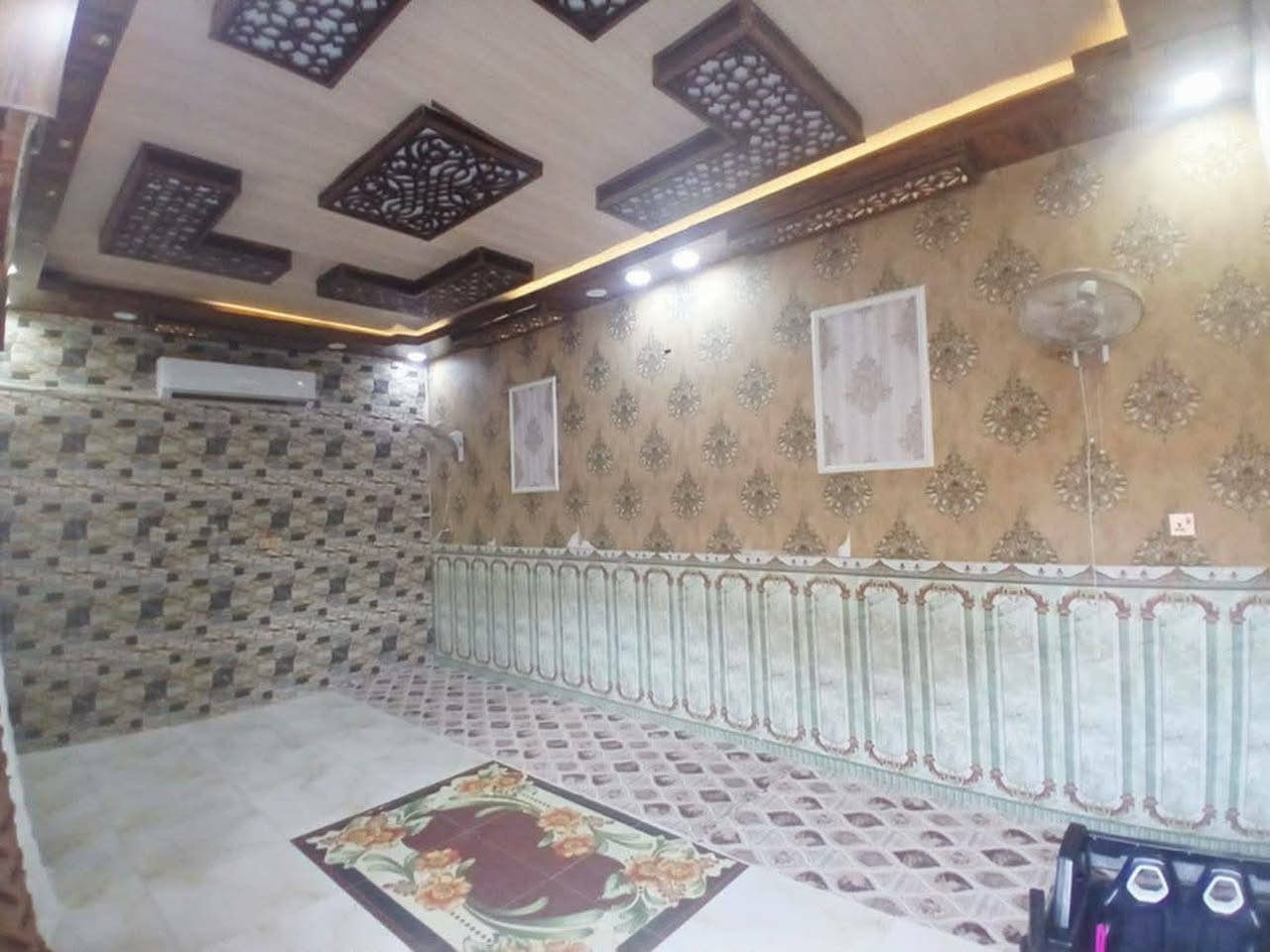 السلام عليكم مشتمل للبيع واسط حي الحكيم نزلت على غريب قرب الكورنيش يحتوي على غرفه نوم وصاله واستقبال وصحيات وطرمه كافه خدمات مرقم من قبل البلديه طابو وزراعي سنه 25 السعر خاص المراجعه دلاليه سيد حيدر***********
