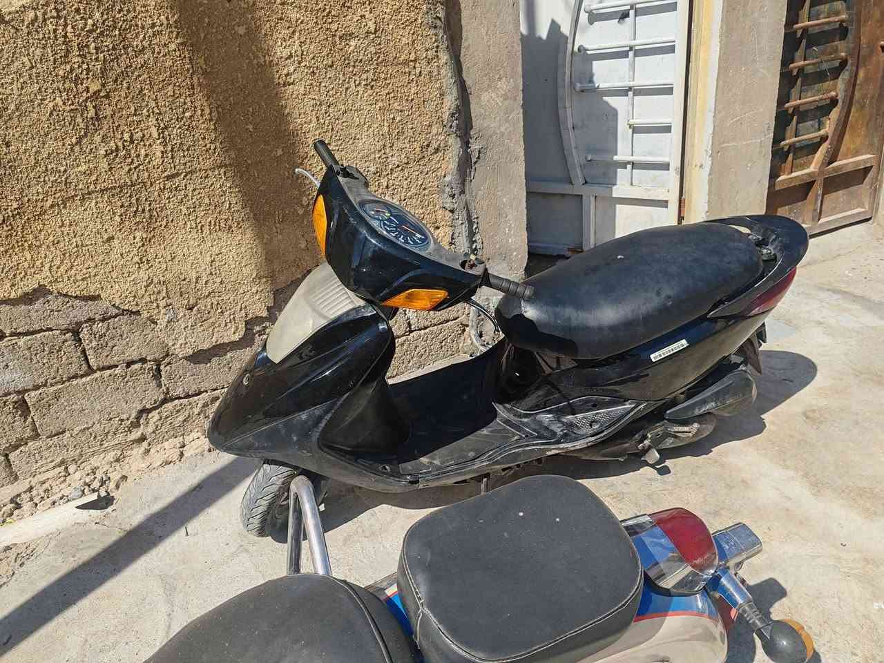 بريز 140 نضيفه 
السعر 400 الف 
سلف هندر مكينه ناعمه ممفتوحه
ادامه كامله عليه دهن جديد 
وبلك وبنز خلفي 
مكاني بغداد البياع الشهداء
يم مطعم البديري ***********
