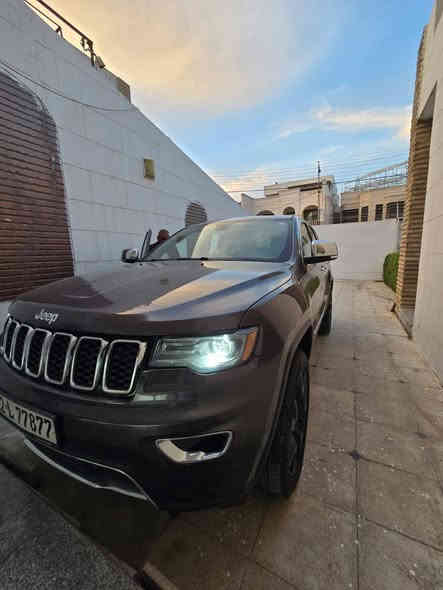 السلام عليكم 

جيب 2021 

فول لمتد بلاص سيارة كلين 

بدون حادث وتبديل وصبغ 

بدون ايرباك رقم مميز 

سيارة فتحة كشن سايق ميمور 

ردار امامي حساس خلفي امامي 

نضام سبورت 

لايت عدسة شادة 500 دولار 

مكان السيارة كرادة 

السعر 30 الف 

الاتصال 
*********** 
 غير متواجد عله الفيس
