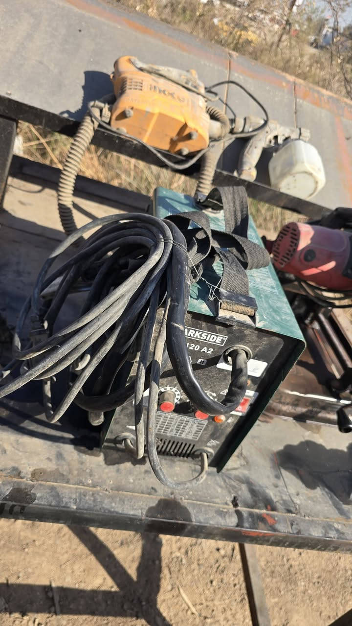 السلام عليكم غراض حداده للبيع
كوسره حجم كبير تام مكينه مك جديده ممستعمله كمبريسر صبغ دبل تاروسه كتسر بارك سايد مكينه لحيم دبل كارت كتر قطع خشب المانيا  مخرامه مسدس بسامير بعده بدهنه منعمه ومسدس صبغ انجيكو كلهن ع الفحص 
مكاني بغداد الشعب 
***********
