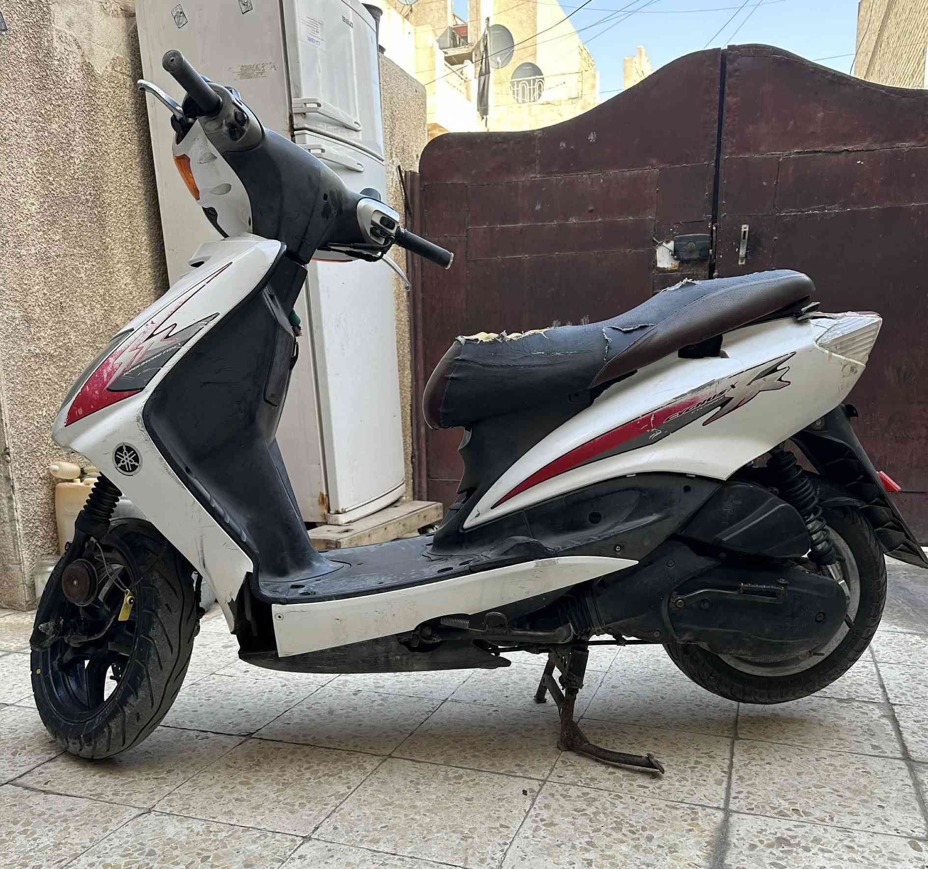 السلام عليكم سكنس نثيه للبيع بلاديه ستانين ستان كهربائي شغال والعدادات السرعه والبانزين واكفات ونقص جاملغ امامي ونقص سبايدر بس دراجه كلها مكفوله السعر 600 وبيها مجال بسيط متوفر عل رقم ***********
