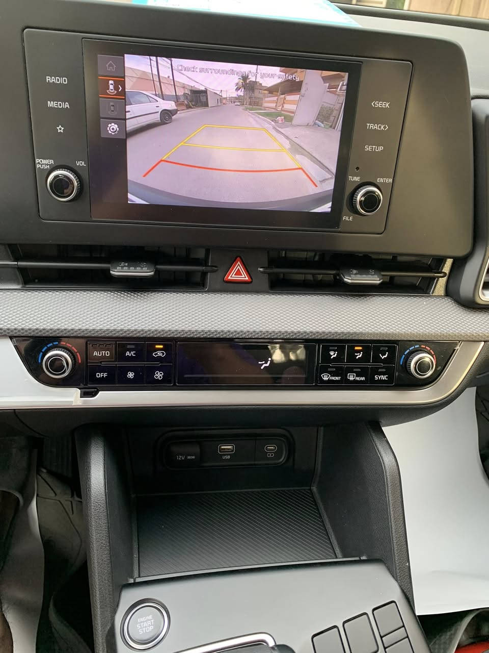 السلام عليكم
كيا سبورتج 2024 شركة الق البنوك

بصمة تشغيل 

بصمة ابواب 

تشغيل عن بعد 

مري شفط 

سايد بريك دكمه 

رادار جانبي 

رادار خلي + كامره 

تحكم ستيرن + شفتات بالستيرن 

3 انظمة قيادة سبورت نورمل عادي 

تبريد قطعتين 

تبريد منفصل 

مانع انزلاق 

اوتو هولد 

ممشه السياره 5.800
السعر 34 مليون 

مكان السيارة بغداد حي الخضراء 

***********
