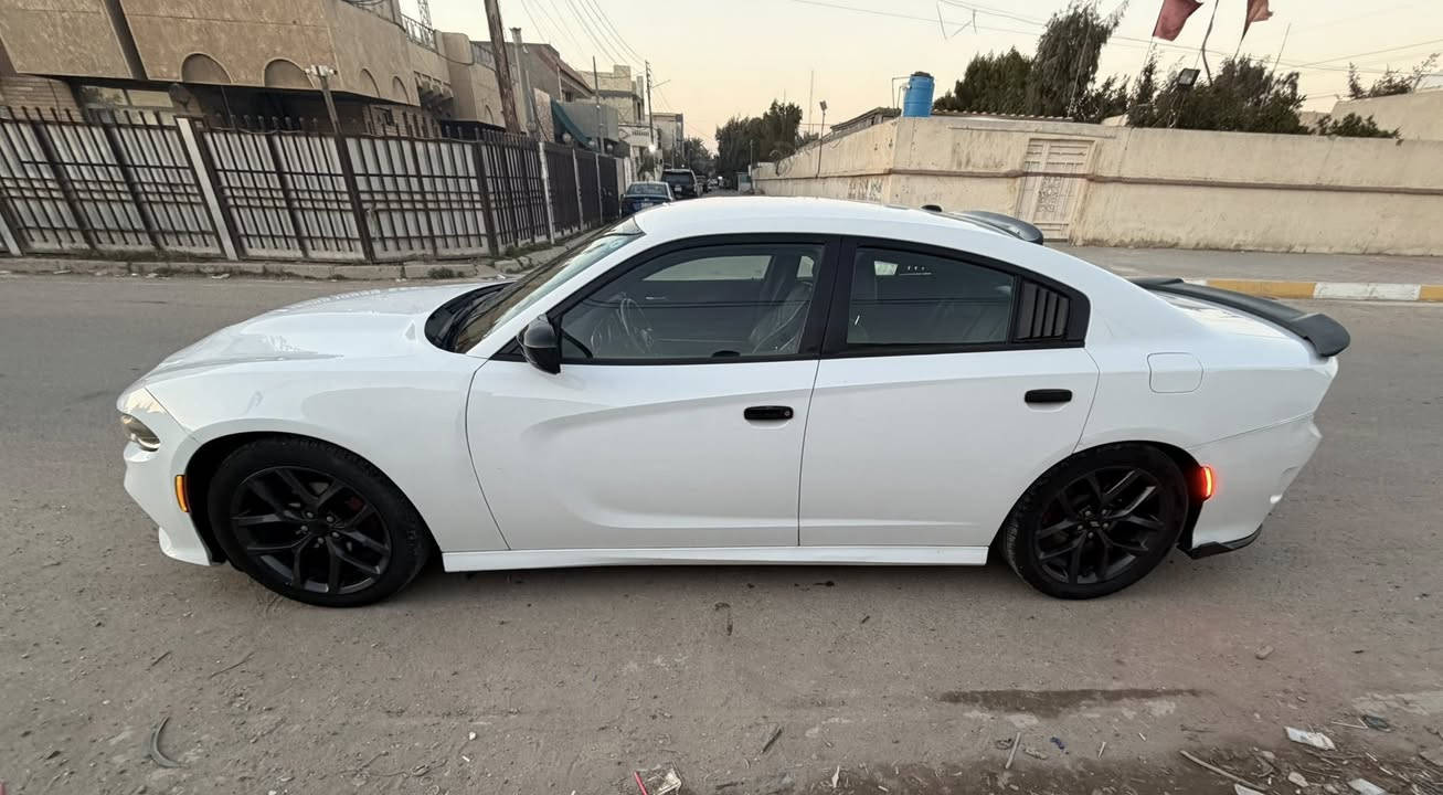 جارجر 2016 امريكيه رقم بغداد باسمي SXT فول عده الفتحه محدث Srt
حادث جاملغ وبنيد بدون شواصي وبل عراق صار بيه صبغ باب 
ماشيه 85 محرك كير مكفوله سياره جديده ما بيه نواقص 
مكانه بغداد. الكرخ السعر174
***********
